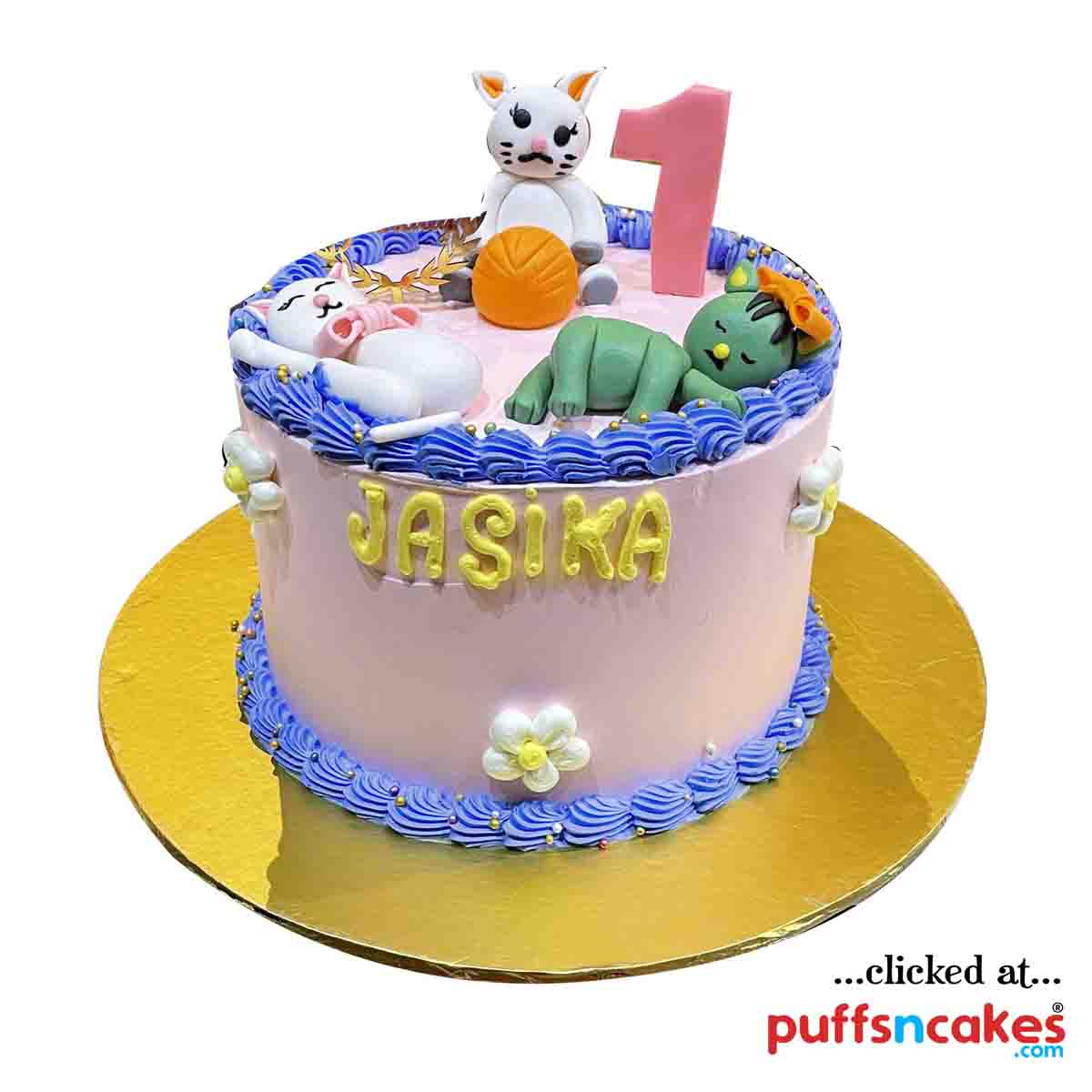 (1754) Kitty Theme Semi Fondant Cake